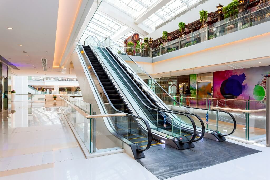Shopping Centers vs. Malls, Retailers Appear to Be Taking Sides in